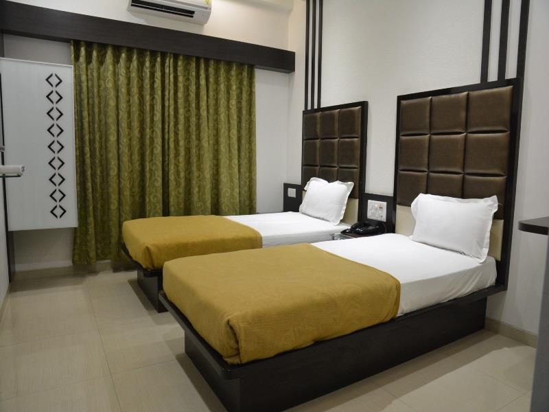 Hotel Corona Bharuch Exterior foto
